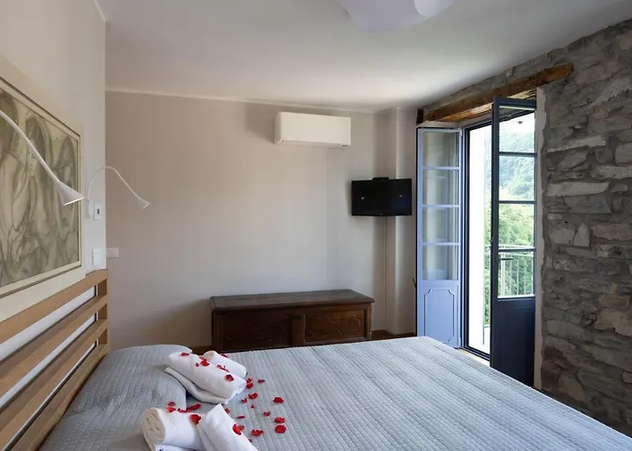 לינה וארוחת בוקר Ca Piodee 4*