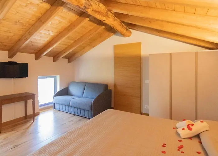 לינה וארוחת בוקר Ca Piodee 4*