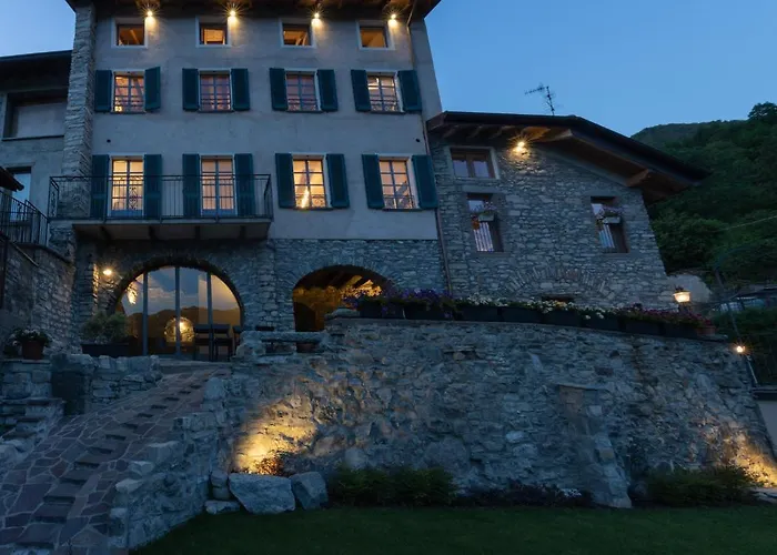 לינה וארוחת בוקר Ca Piodee 4*